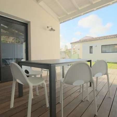 Maison De Plain-pied Pour 8 Pers. A Avec Terrasse Et Parking - Fr-1-835-15