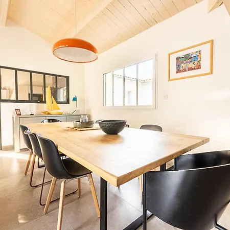 Maison De Plain-pied Pour 8 Pers. A Avec Terrasse Et Parking - Fr-1-835-15