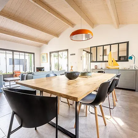 Maison De Plain-pied Pour 8 Pers. A Avec Terrasse Et Parking - Fr-1-835-15 * La Flotte