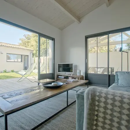 Maison De Plain-pied Pour 8 Pers. A Avec Terrasse Et Parking - Fr-1-835-15 *