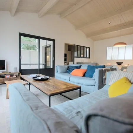 Maison De Plain-pied Pour 8 Pers. A Avec Terrasse Et Parking - Fr-1-835-15 * La Flotte