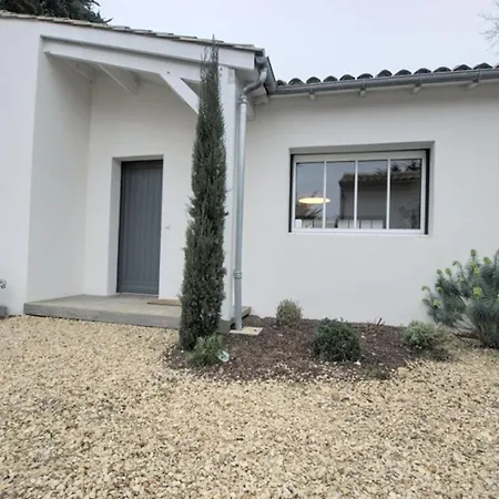 Maison De Plain-pied Pour 8 Pers. A Avec Terrasse Et Parking - Fr-1-835-15