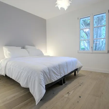 Maison De Plain-pied Pour 8 Pers. A Avec Terrasse Et Parking - Fr-1-835-15