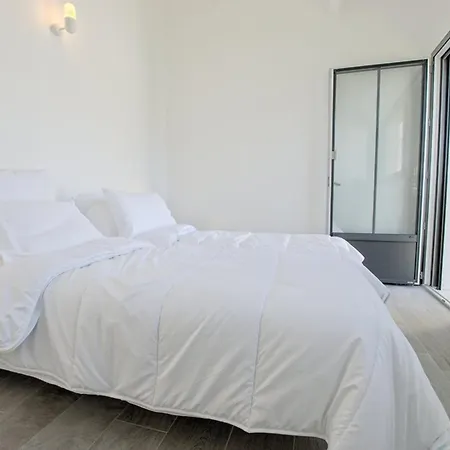 Holiday home Maison De Plain-pied Pour 8 Pers. A Avec Terrasse Et Parking - Fr-1-835-15