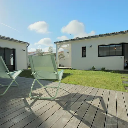 Maison De Plain-pied Pour 8 Pers. A Avec Terrasse Et Parking - Fr-1-835-15