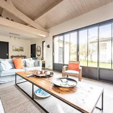 Holiday home Maison De Plain-pied Pour 8 Pers. A Avec Terrasse Et Parking - Fr-1-835-15