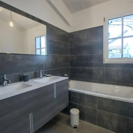 Maison De Plain-pied Pour 8 Pers. A Avec Terrasse Et Parking - Fr-1-835-15 Holiday home La Flotte